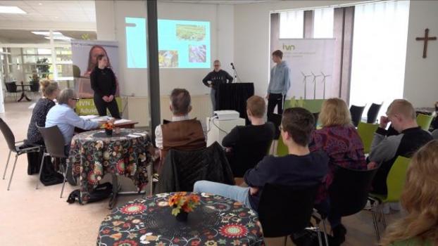 Leerlingen Dockinga College presenteren biodiversiteitsplannen aan experts